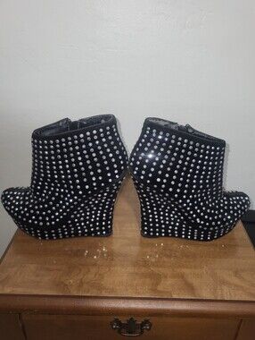 STUDDED PLATFORM DRESS SHOES (Size 8)